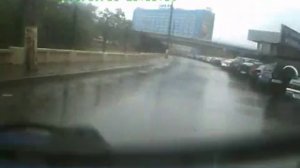 Скользкие улицы - иномарки целуются