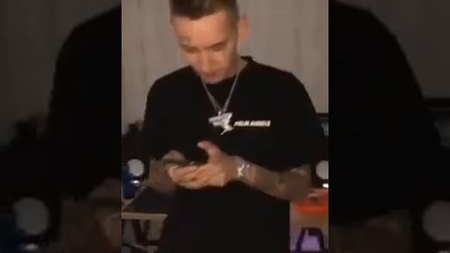 Трек kizaru мне сняться деньги я просыпаюсь уже голодный /большая версия