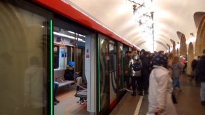 Электропоезд 81-775/776/777 "МОСКВА-2020" №25 на станции метро Добрынинская, Кольцевая линия