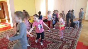 Музыкальная игра "Роботы и звездочки" подготовительная группа