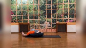 Йога поза треугольник