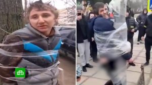 Украинских мародеров привязывают к деревьям и избивают до полусмерти