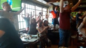 Испания - Россия. Серия пенальти. Акинфеев красавчик! Смотрим футбол в баре.