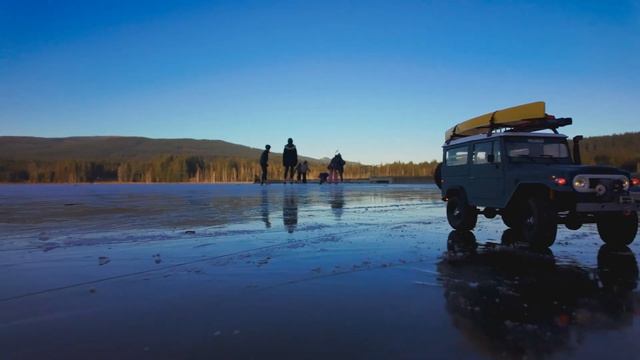 Scale Toyota FJ40 & 4Runner RC crawlers drifting on ice #rc #Rc4wd