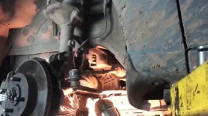 Замена передних рычагов и обломленного болта подрамника Hyundai Accent