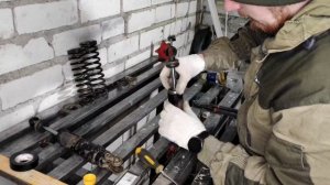 Разборка задних амортизаторов Урал ИМЗ-8.103.10 Кастом