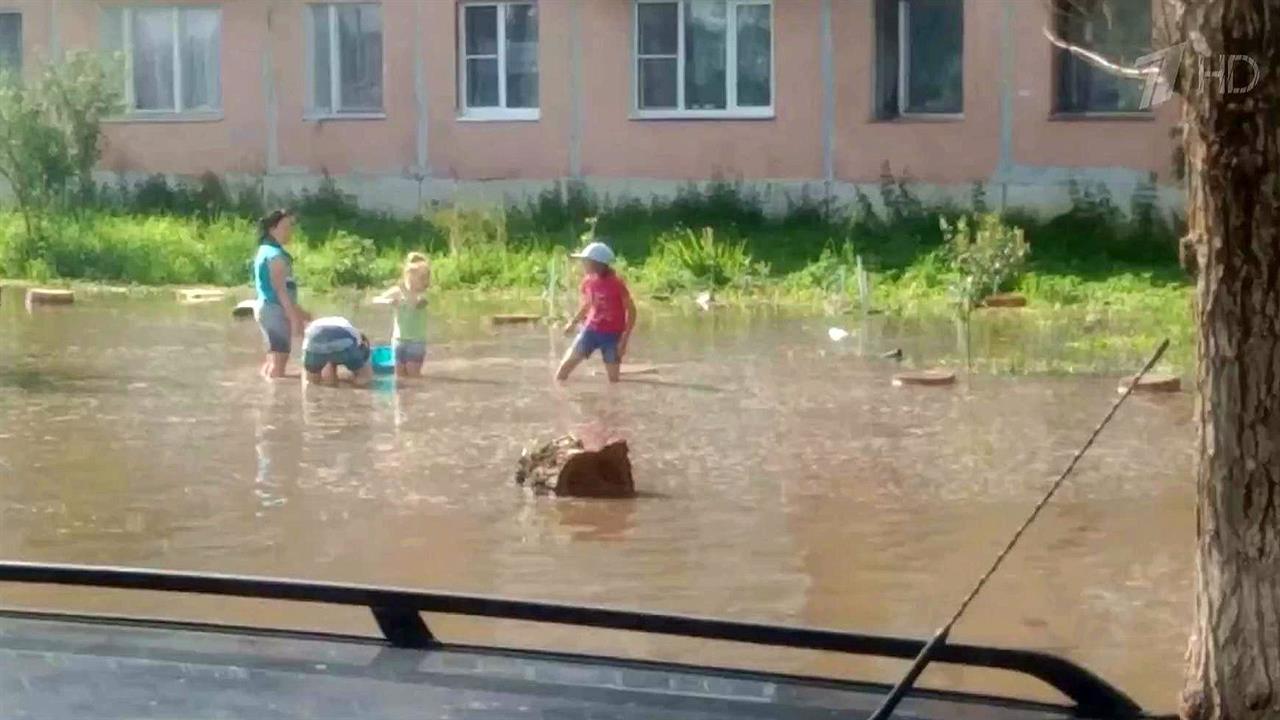 Почти 16 тысяч человек в двух российских регионах остались без электричества из-за непогоды