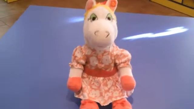 Белая лошадка музыкальная игрушка