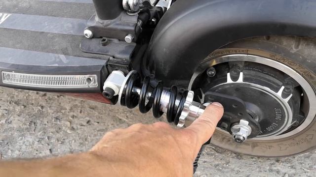 KUGOO M4 Pro 17 Ah!Замена задних сток аморов и сток болтов в передней вилке для более мягкой езды. смотреть онлайн