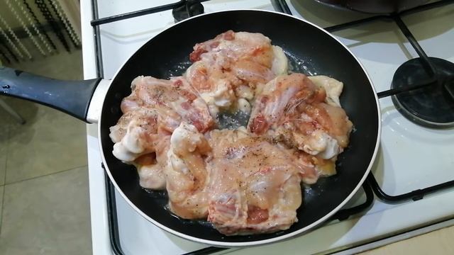 ГОТОВИМ КУРИНЫЕ ОТБИВНЫЕ НА КОСТОЧКЕ.