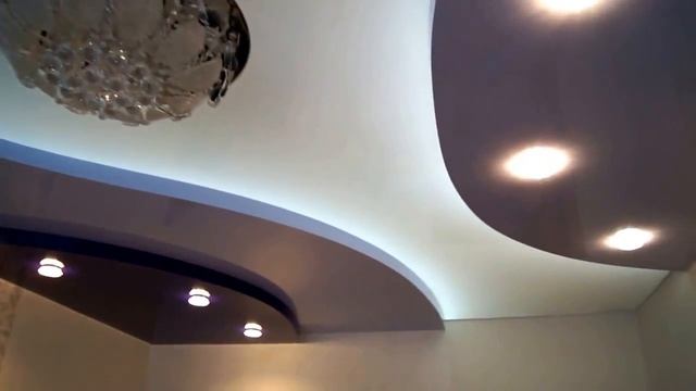 Трехуровневый зеркальный натяжной потолок со скрытой светодиодной подсветкой в гостиной смотреть онлайн