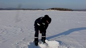 Ледобур из шуруповерта.  Ice screws of screwdriver.