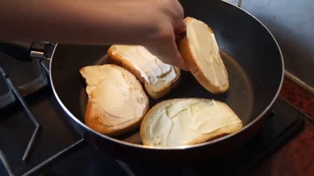ГОРЯЧИЕ БУТЕРБРОДЫ. Горячие бутерброды на сковороде. Простой рецепт