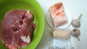 Домашняя колбаса из свинины в кишках