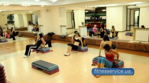 Силовая тренировка со степ-платформой и амортизатором