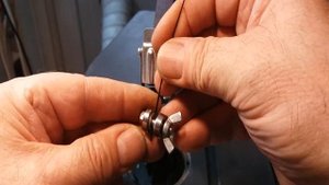 Натяжение пилки на лобзиковом станке типа Корвет 88