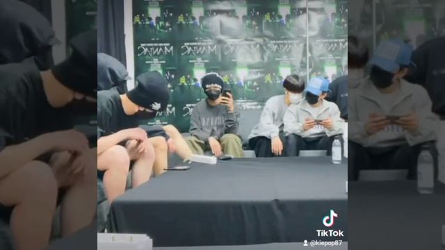 StrayKids смотреть онлайн