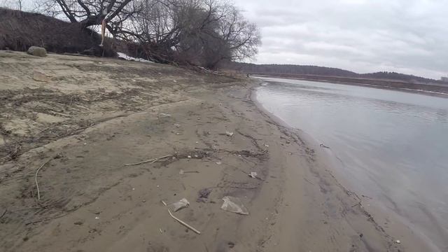 Спиннинг на Москва-реке! Рыбалка весной! Беседы! Прошёл много, поймал мало))) смотреть онлайн