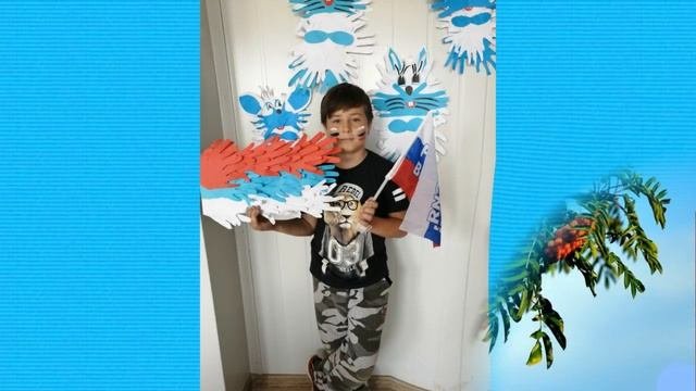 Белый, синий, красный цвет.