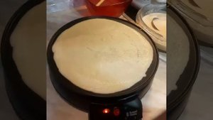 Как печь блинчики на блиннице How to make pancake on crepe maker.