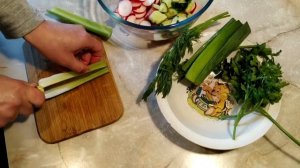 Салат ВЕСЕННИЙ овощной с редисом, огурцом и сельдереем!