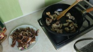 СВИНЫЕ УШКИ В СОЕВОМ СОУСЕ ЖАРЕНЫЕ НА СКОВОРОДЕ