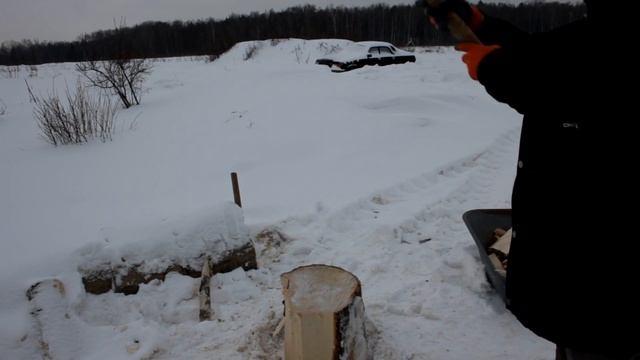 Как колят дрова в деревне. смотреть онлайн