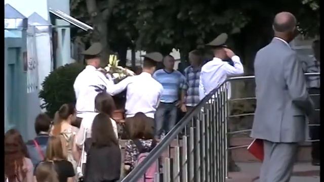 Церемония возложения цветов к Стелле погибшим сотрудникам, преподавателям и студентам в годы ВОВ смотреть онлайн