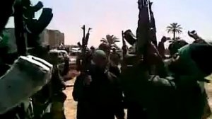 Солдаты и ополчение Каддафи в перерывах между боями | Ливия 2011 год