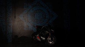 Реклама итальянского мотоцикла Ducati