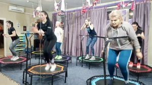 кардио тренировка  на батуте/батут фитнес