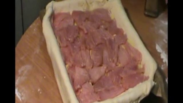 Мясной пирог из дрожжевого теста - простой и вкусный рецепт пирога .