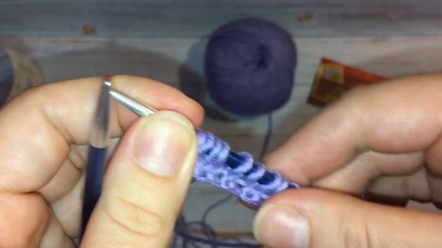 Уроки для начинающих. Эластичный набор петель спицами. Изнаночные петли. смотреть онлайн