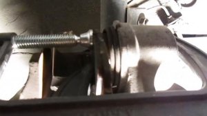 Brake Caliper Piston Stuck/Won't Compress? Try This (Hyundai Sonata front disc brake) - Jody Brucho