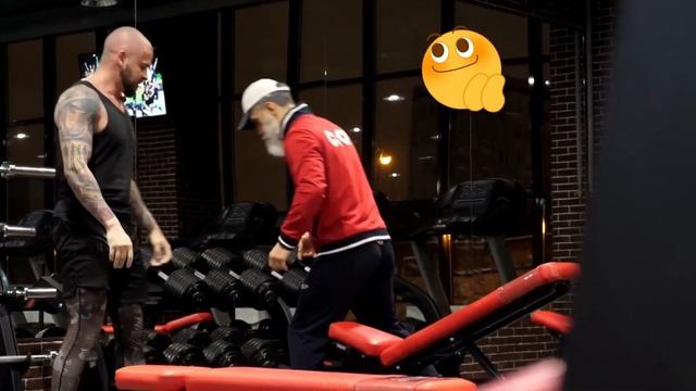 Элитный пауэрлифтер притворился ОЧИСТИТЕЛЕМ | Анатолий GYM PRANK