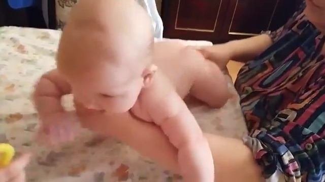 Костя должен освоить ползание