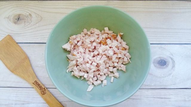 Салат Гнездо глухаря с копченой курицей