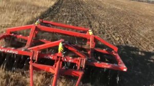 Китаец все ещё работает! YTO-x1304. Дискование. Борона «Артайус»