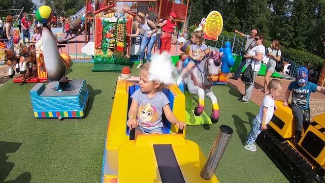 Алиса и Полина карусели Диво остров Спб