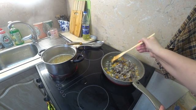 Простая еда. Суп-пюре овощной в мультиварке. Гороховое пюре с куриными желудками. смотреть онлайн