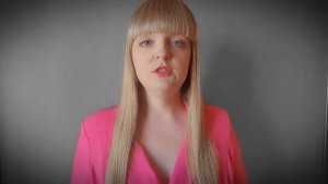 Почему мужчина то пропадает,то появляется?