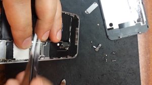 Apple iPhone 4 не включается,греется.Решение проблемы