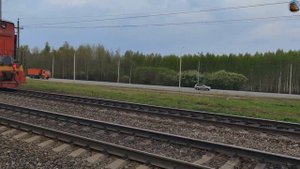 Маневровый тепловоз ТЭМ14-0008 следует резервом.