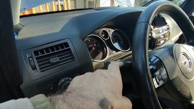 Обзор Опель Зафира Б . 2008 год 1.9 дизель 88 киловат Салон автомобиля Разборка сидений