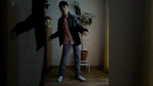 Безумный Монах танцует Поппинг