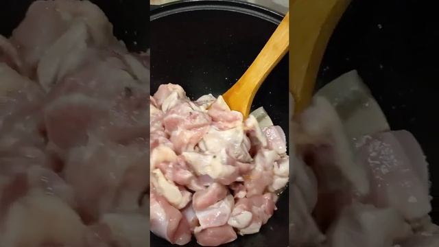 Плов с курицей Русский рецепт. Plov with chicken Russian recipe. Plov con pollo La ricetta russa. смотреть онлайн