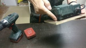 Этот лайфхак вам точно пригодится Удобное расположение зарядного устройства для шуруповерта