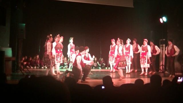 Красивый болгарский танец. Фольклорный ансамбль Никола Динов город Бургас.