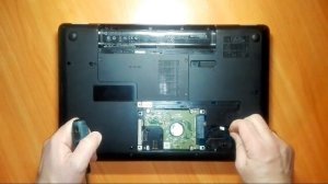 Как заменить жесткий диск (HDD) на Compaq Presario CQ56