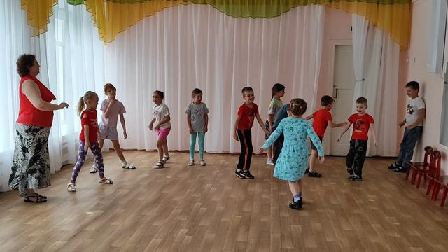 Закупаем вкусняшки и день рождения в детском саду